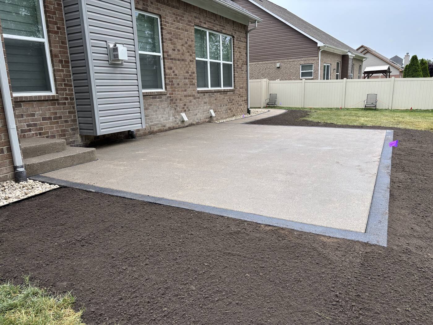 Exposed aggregate patio with charcoal border